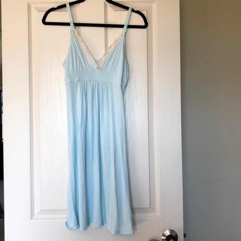 Jessica Simpson nursing nightgown and robe